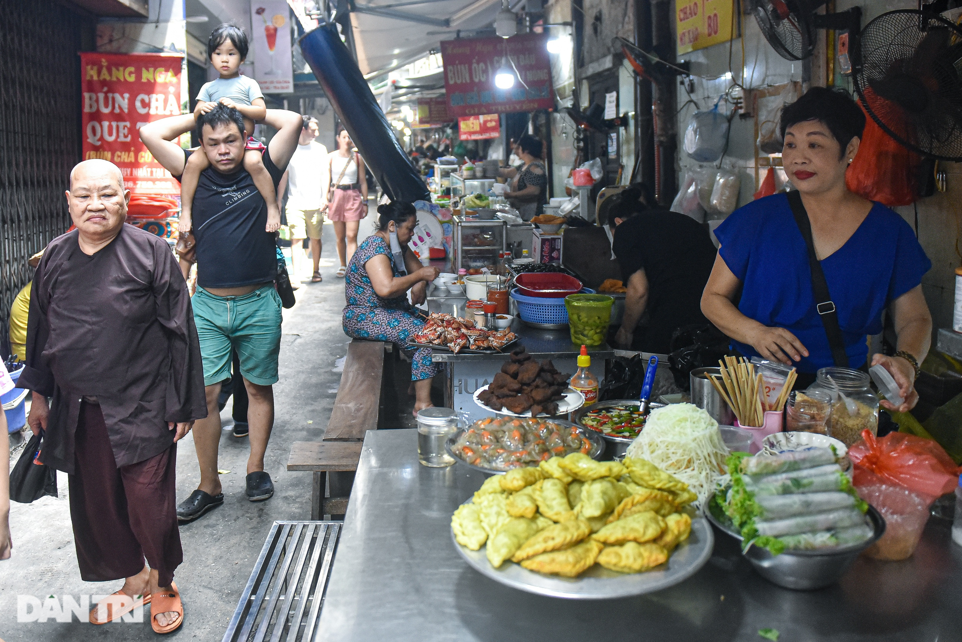 Lạc vào ngõ ẩm thực giữa lòng phố cổ, chỉ 100.000 đồng đã no căng bụng - 2