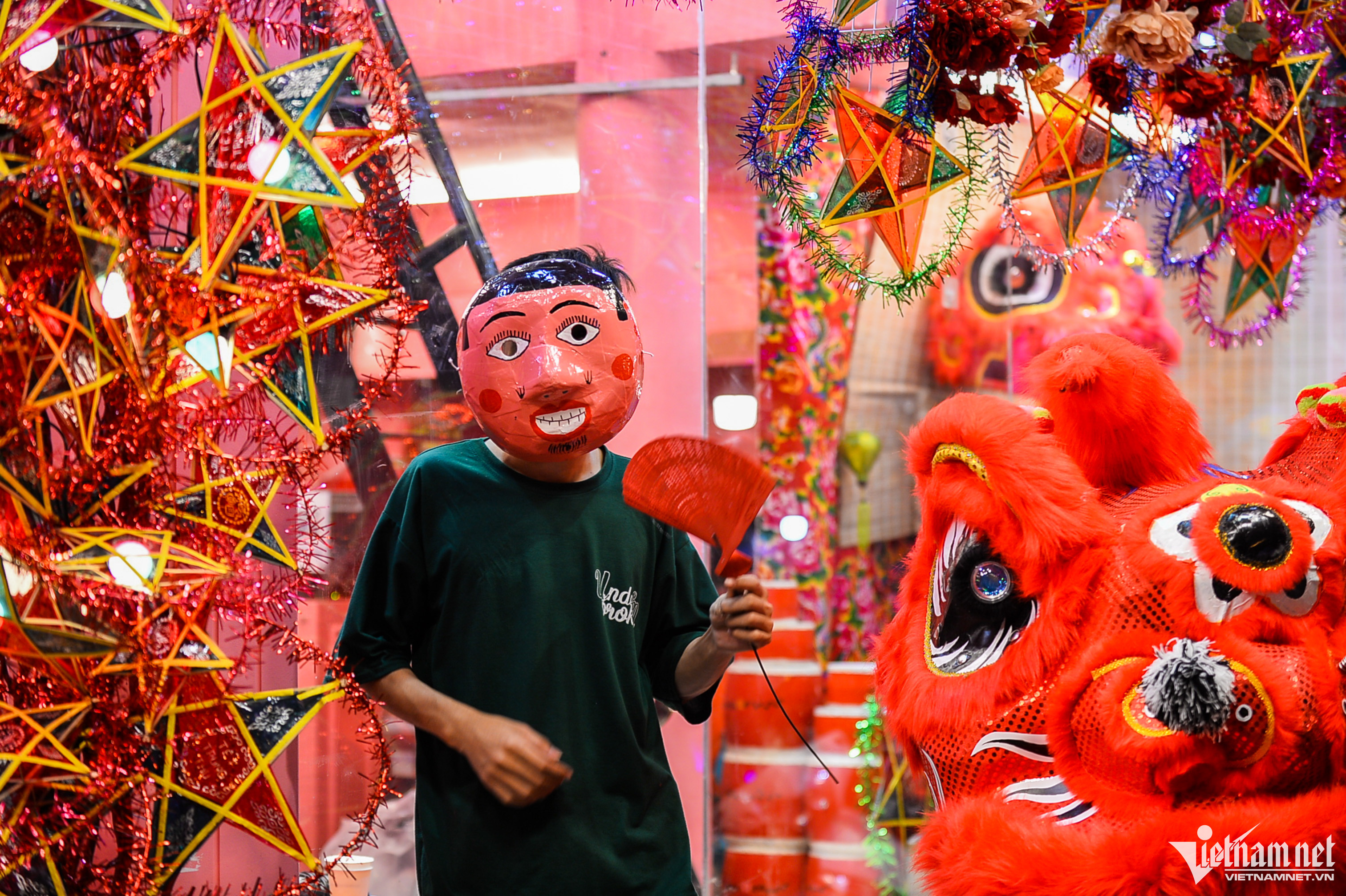 Chợ đồ chơi Trung thu ở Hà Nội tấp nập khách tối cuối tuần - Ảnh 10.