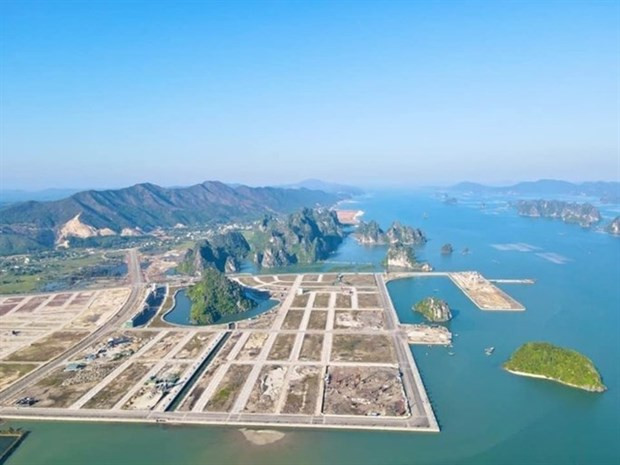 Quang Ninh refutes allegations of sea encroachment in Ha Long Bay hinh anh 1