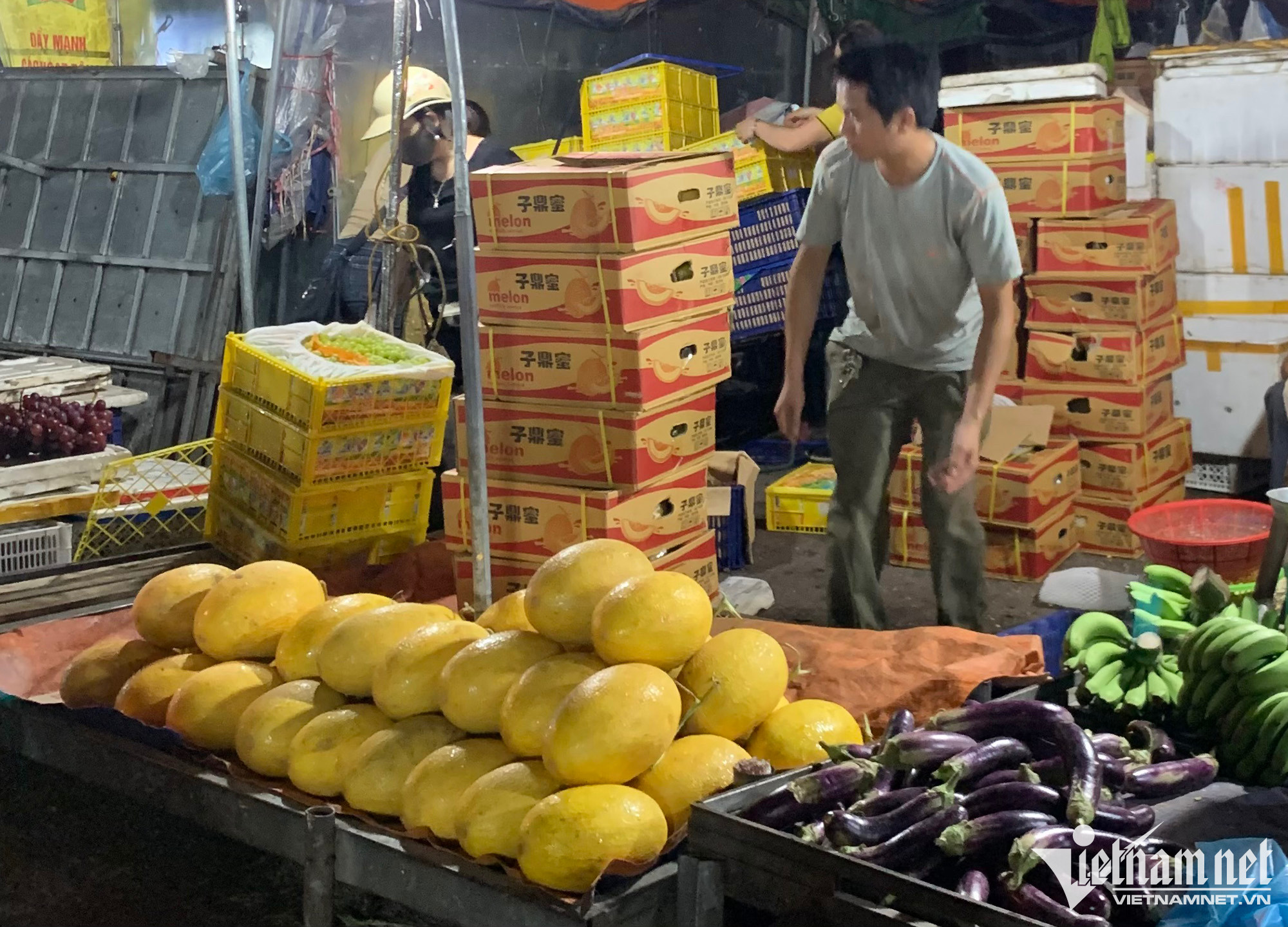 Top đầu thế giới, dưa lưới Trung Quốc lăn lóc đầy chợ Việt