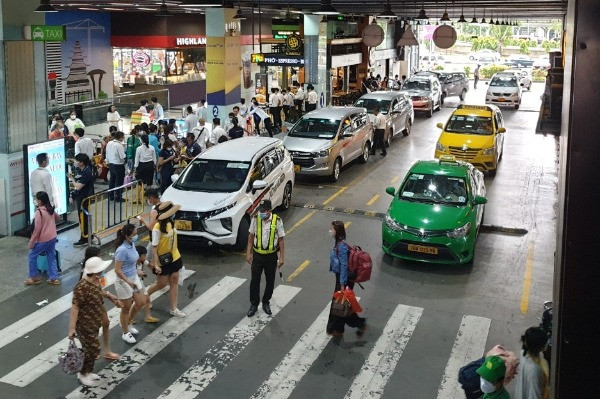 Những việc tài xế taxi, xe công nghệ không được phép làm ở sân bay Tân Sơn Nhất