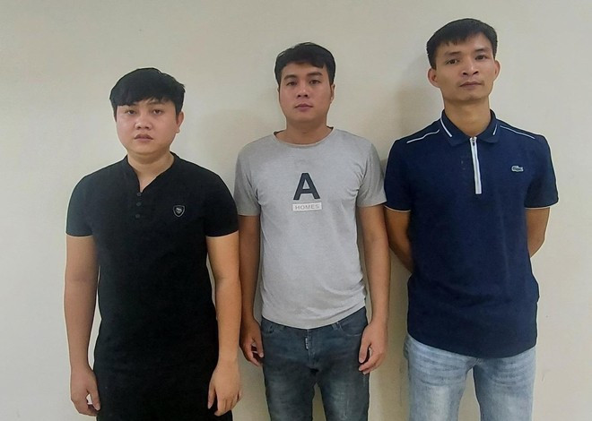 Bắt nhóm đối tượng mua bán tài khoản ngân hàng để lừa đảo