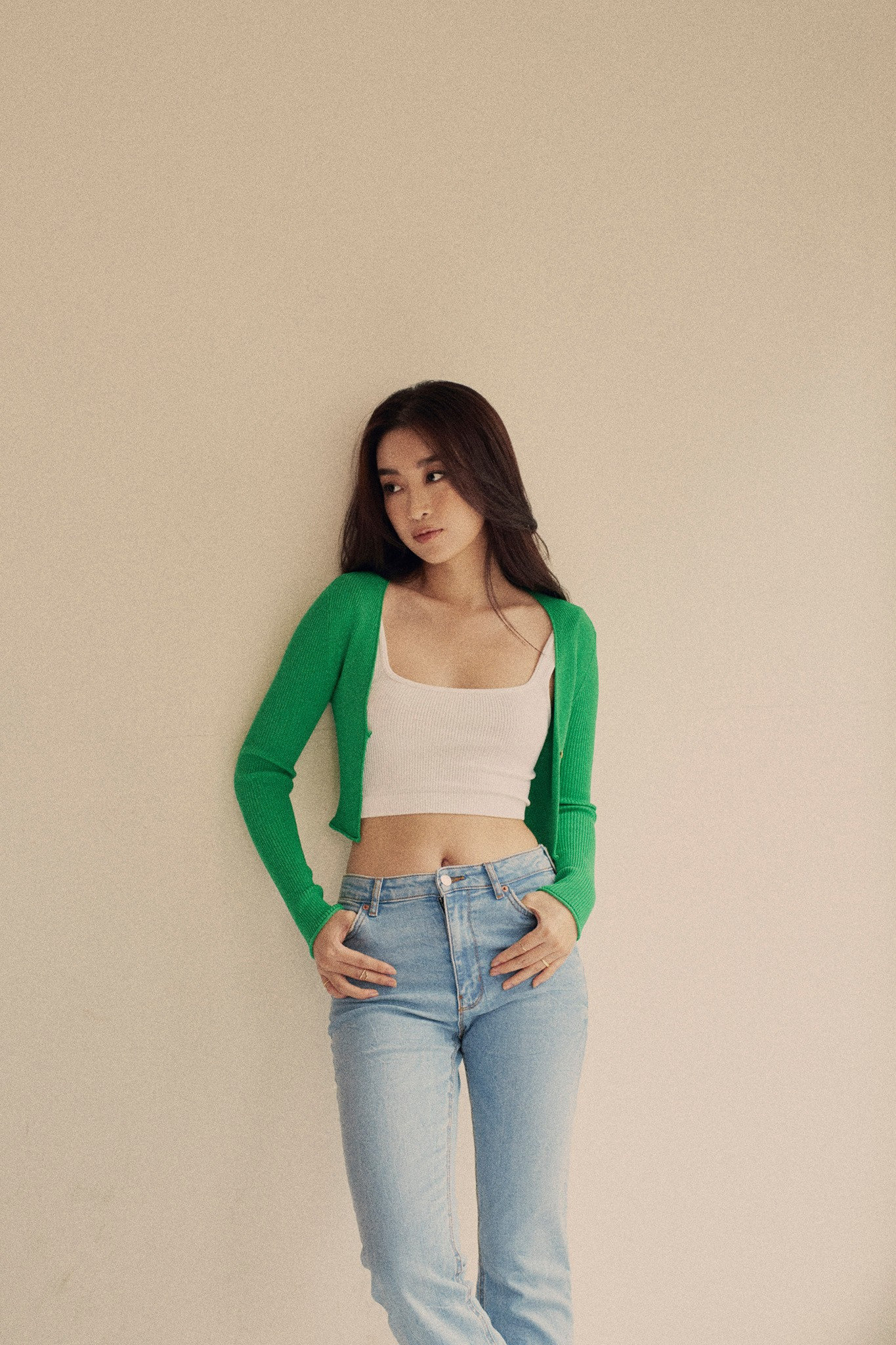 Hoa hậu Việt hở bạo sau khi hết nhiệm kỳ - 18