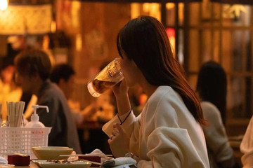 Tại sao Chính phủ Nhật Bản khuyến khích người dân uống nhiều rượu hơn?