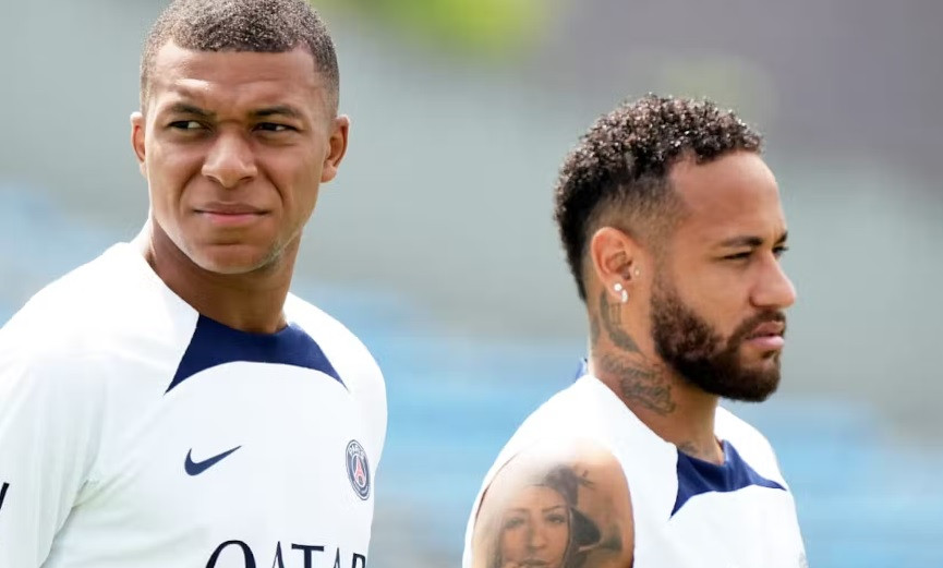 Mbappe và Neymar tranh giành quyền lực, PSG lo toang mùa giải