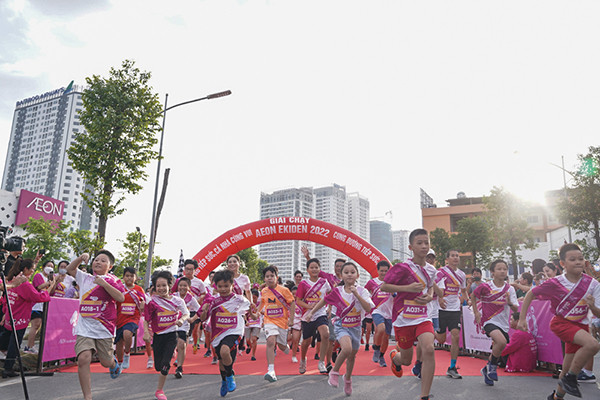 Khởi động giải chạy tiếp sức ‘AEON Ekiden 2022’ tại Hà Nội