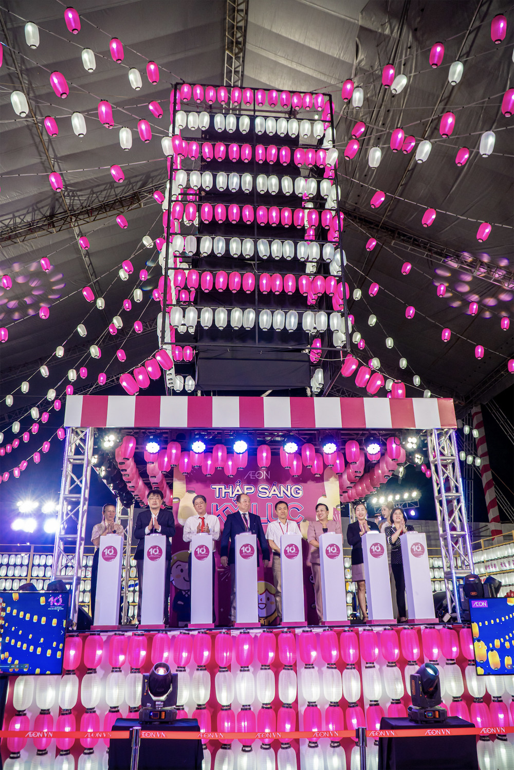 Cùng Noo Phước Thịnh dự tiệc sinh nhật ngàn hoa AEON MALL Long Biên tròn  1 tuổi  VTVVN