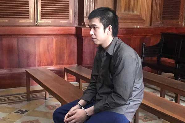 Mâu thuẫn gia đình, con trai đâm chết cha lãnh 20 năm tù
