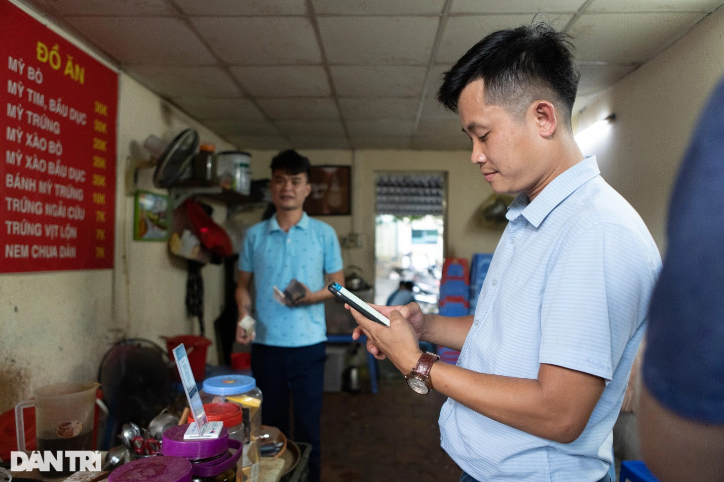 Trà đá thời 4.0: Bà chủ Hà Nội trang bị cả QR để khách thanh toán - 3