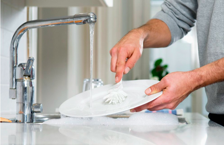 Sở thích tự rửa bát, nấu ăn của người giàu