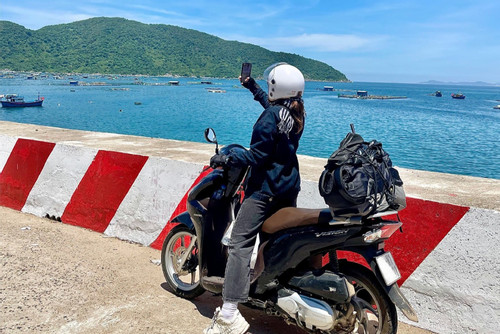 Cô gái Hà Nội nghỉ việc đi xe máy xuyên Việt, trải nghiệm tuổi trẻ 'điên rồ vô giá'