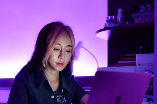 Mệt mỏi vì nhóm chat công việc hoạt động tới tận nửa đêm