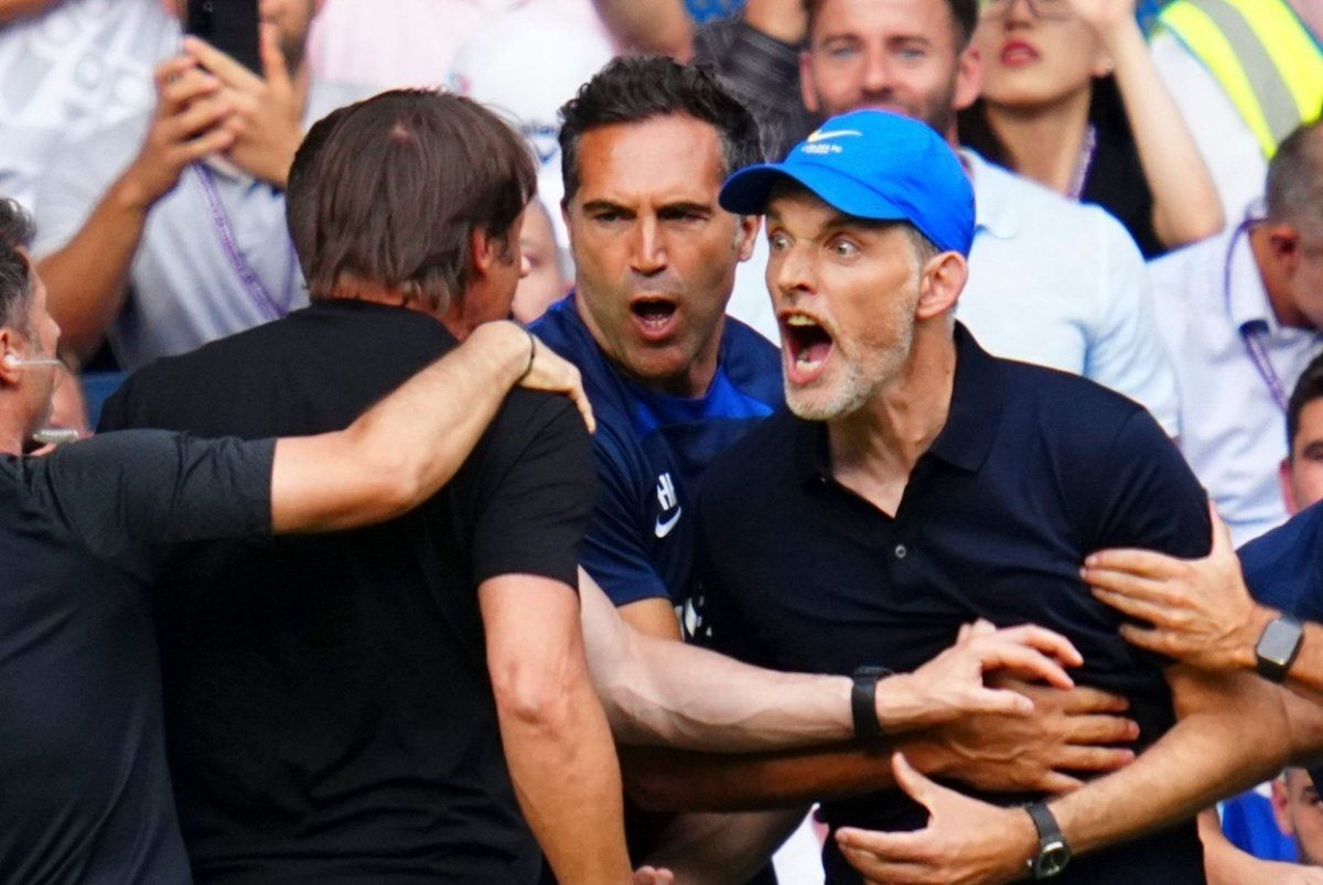 HLV Thomas Tuchel bị cấm chỉ đạo 1 trận, Conte thoát án phạt