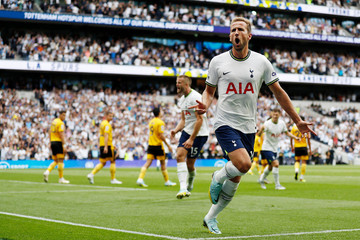 Harry Kane rực sáng, Tottenham thắng vất vả Wolves