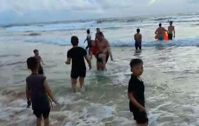 Kỹ sư trẻ kể lại giây phút cứu người đuối nước ở biển Phú Quốc ảnh 1