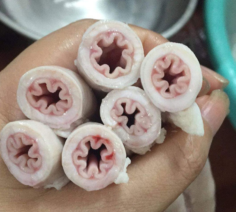 Xưa rẻ bèo, lòng lợn nay thành đặc sản tiền triệu hút khách