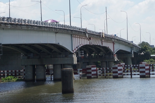 Ship damages bridge over Saigon River