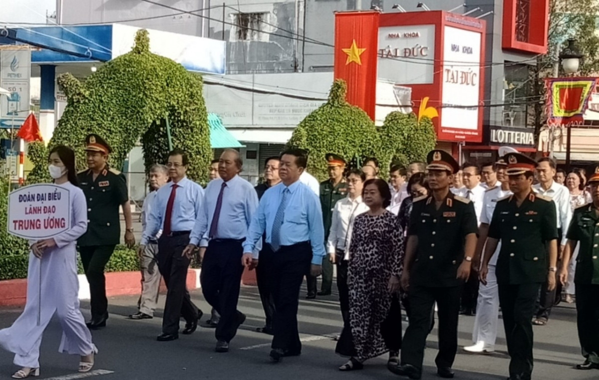 truong ban tuyen giao trung uong dang huong anh hung dan toc truong Dinh hinh anh 1