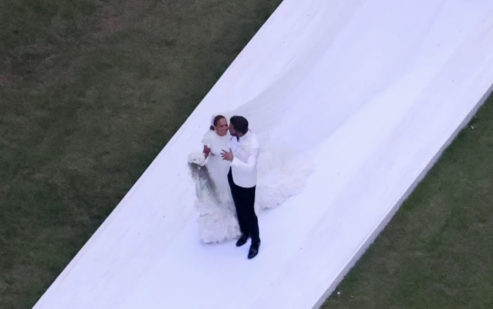 Đám cưới cổ tích ngập sắc trắng của Ben Affleck và Jennifer Lopez