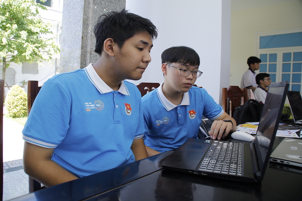 Hai nam sinh Đà Nẵng giành giải Nhất tin học trẻ toàn quốc