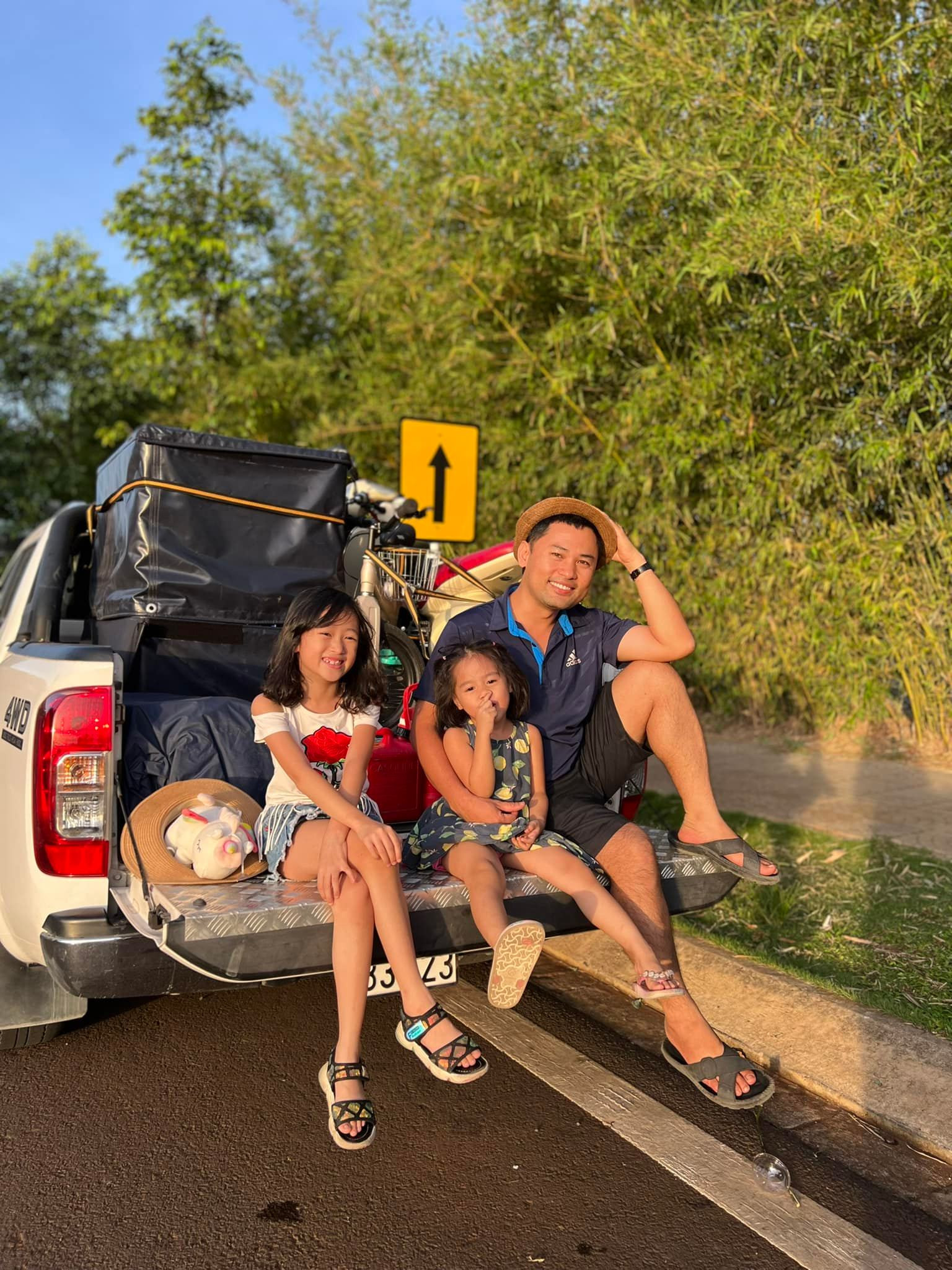 Cặp đôi lái xe xuyên 3 nước Đông Dương: 45 ngày của những 'lần đầu' khó quên