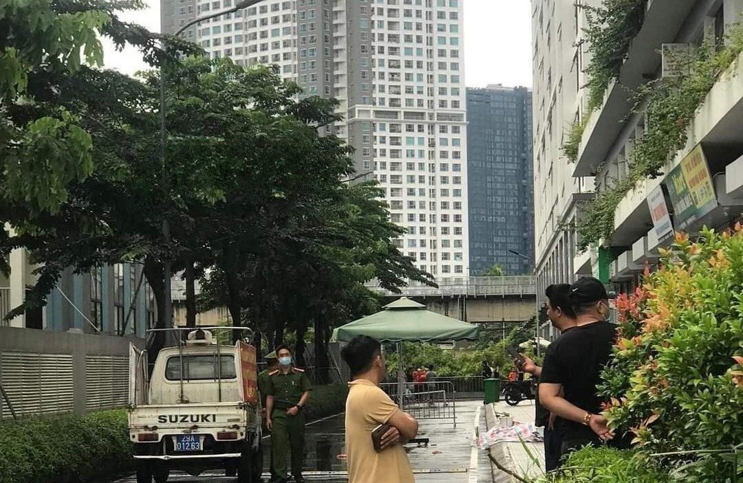 Người đàn ông rơi từ tầng cao chung cư xuống đất tử vong