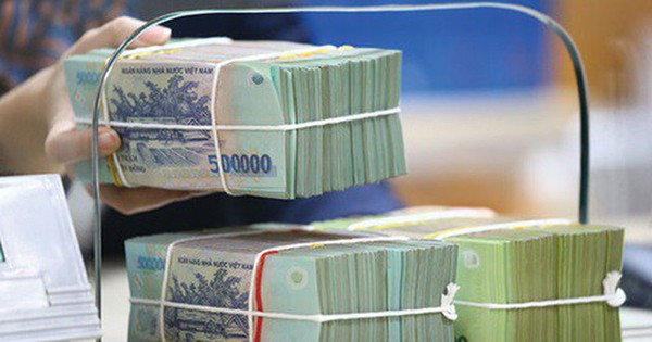 Lãi suất hấp dẫn, người dân gửi thêm hơn 300 nghìn tỷ vào ngân hàng