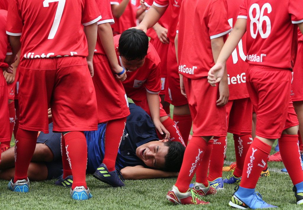 Hà Đức Chinh không thể ghi bàn và bất lực trong vui vẻ trước các đối thủ của mình
