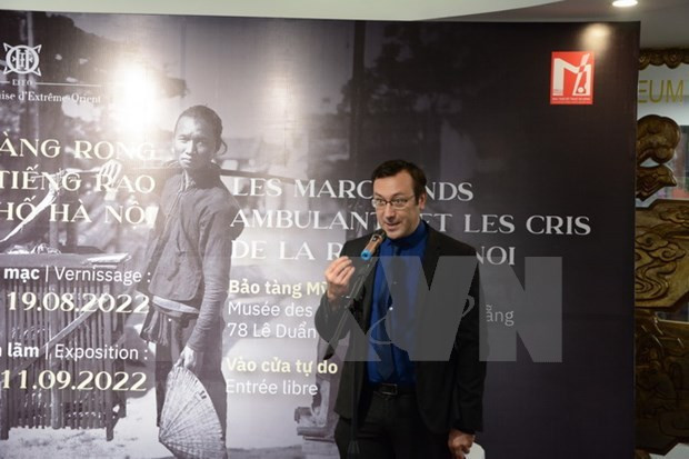 Exhibition on hawkers and shouting on Hanoi’s streets held in Da Nang hinh anh 1