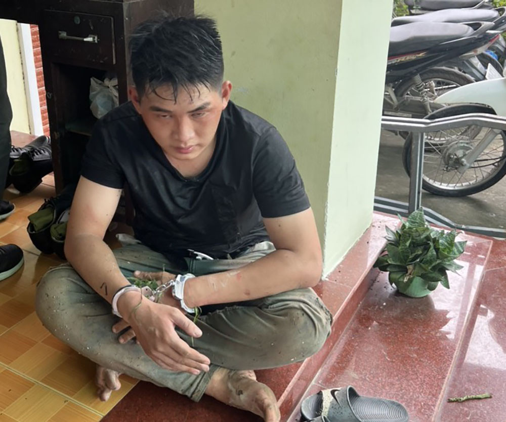 Bắt băng cướp giật có súng gây án khắp miền Nam