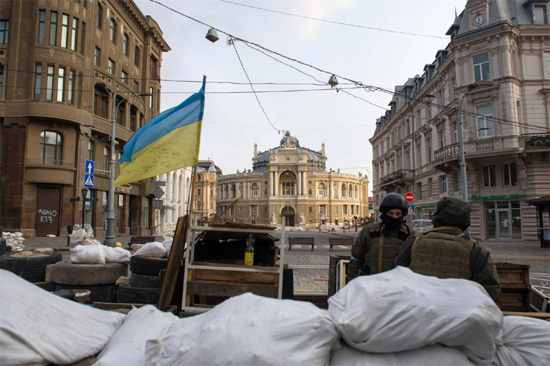 Miền nam Ukraine hứng 'mưa tên lửa' Nga, Kiev lo bị tấn công