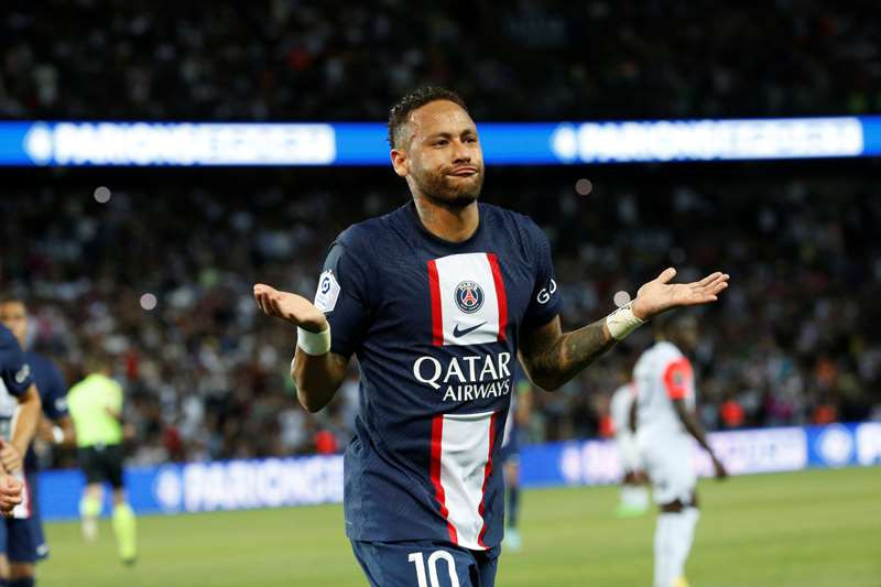 Neymar trút giận trên sân vì bị Mbappe làm tổn thương