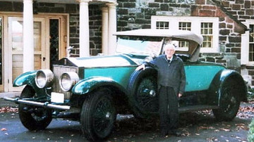 Cụ ông lái chiếc xe Rolls Royce cổ trong gần 77 năm