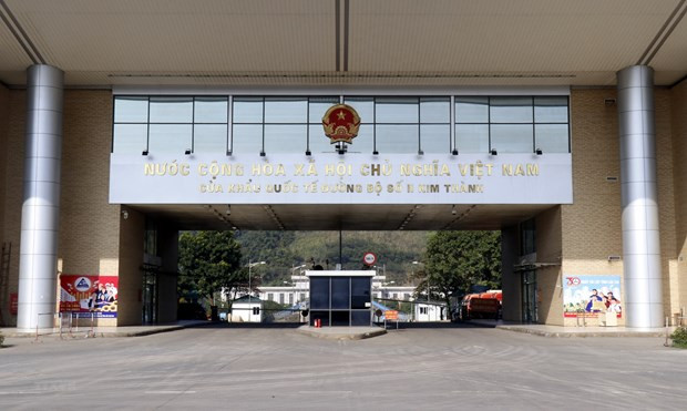 Hơn 1.000 phương tiện chở hàng “mắc kẹt” tại cửa khẩu Lào Cai
