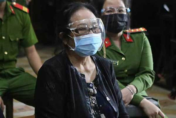 Bà Dương Thị Bạch Diệp nhập viện, phiên tòa phải tạm hoãn