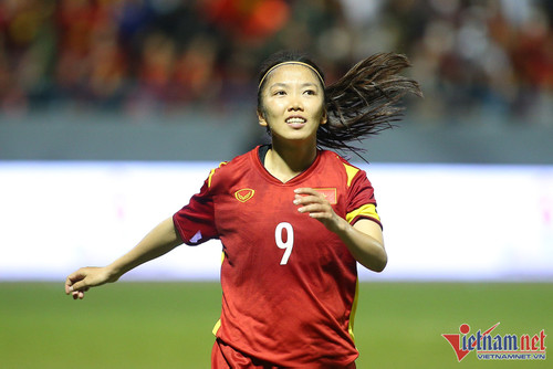 Female football star Huynh Nhu to play abroad