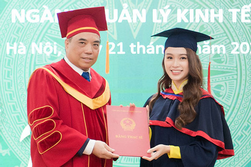 Phùng Bảo Ngọc Vân tốt nghiệp thạc sĩ Kinh tế loại xuất sắc