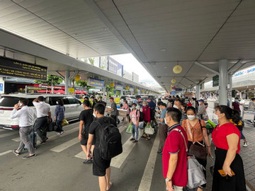 Tan Son Nhat Airport seeks to overcharging by taxis services