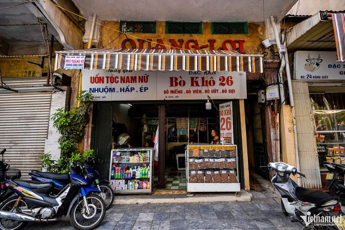 The secret behind Hanoi’s old billboards