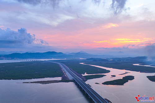 Thực hư chuyện cao tốc gần 200km ở Quảng Ninh không có cây xăng, trạm dừng nghỉ