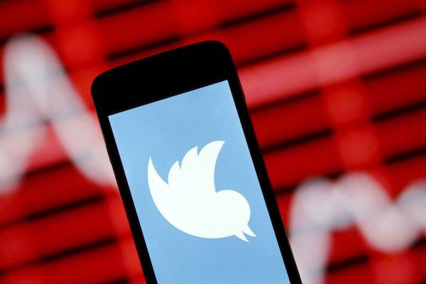 [Tin công nghệ mới] Twitter tái cơ cấu trước scandal bảo mật và tài khoản ảo