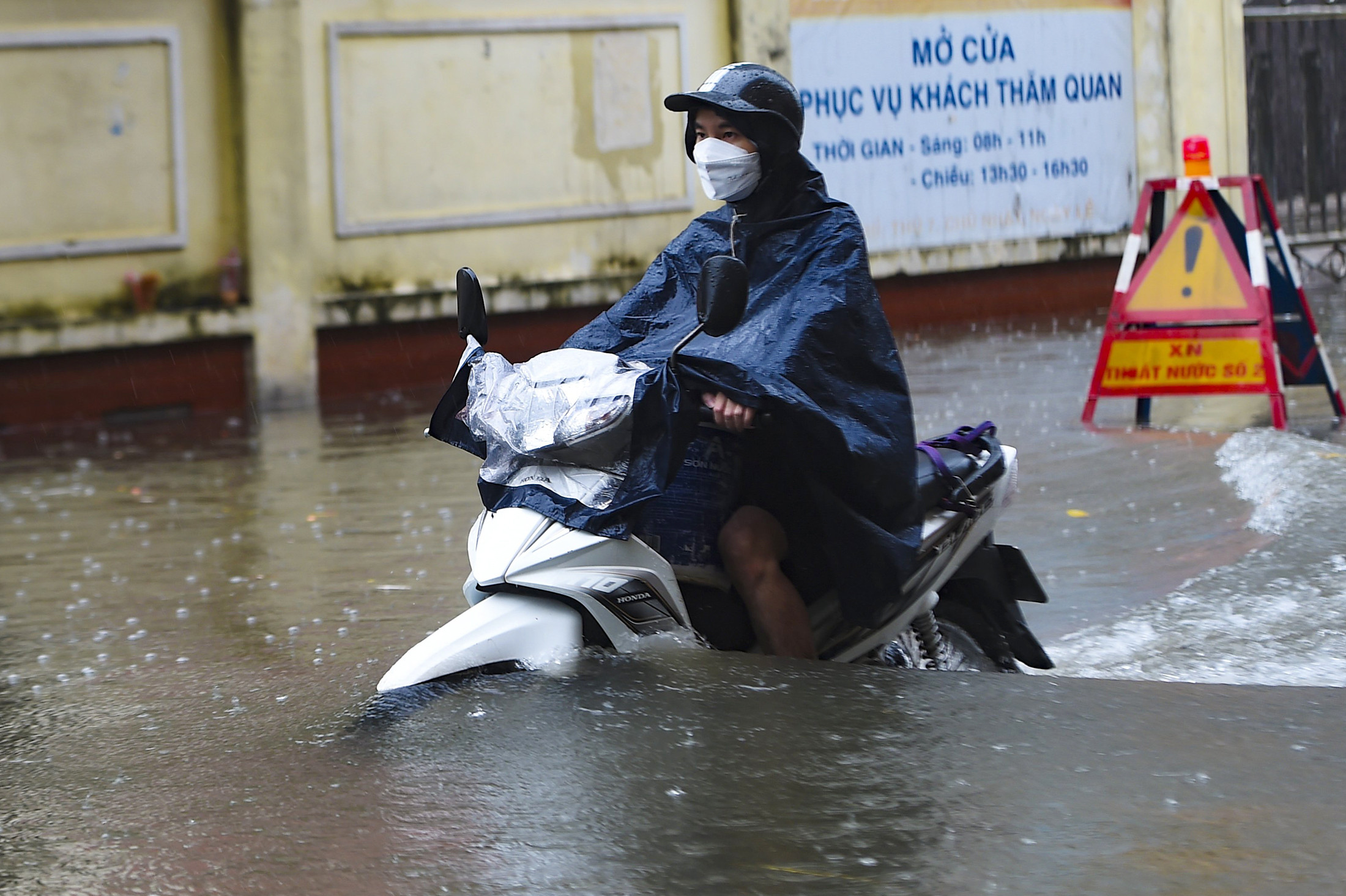 Dự báo thời tiết 24/8: Hà Nội có mưa to, TP.HCM vẫn mưa giông vào chiều tối
