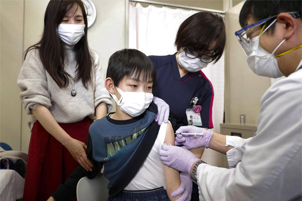 Số ca Covid-19 ở trẻ em Nhật gia tăng, tỷ lệ tiêm vắc xin thấp khó tin