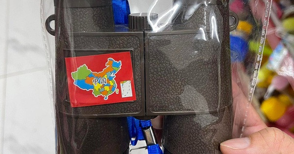 Hà Nội: Đồ chơi trung thu có hình 'đường lưỡi bò' được bán công khai trong siêu thị