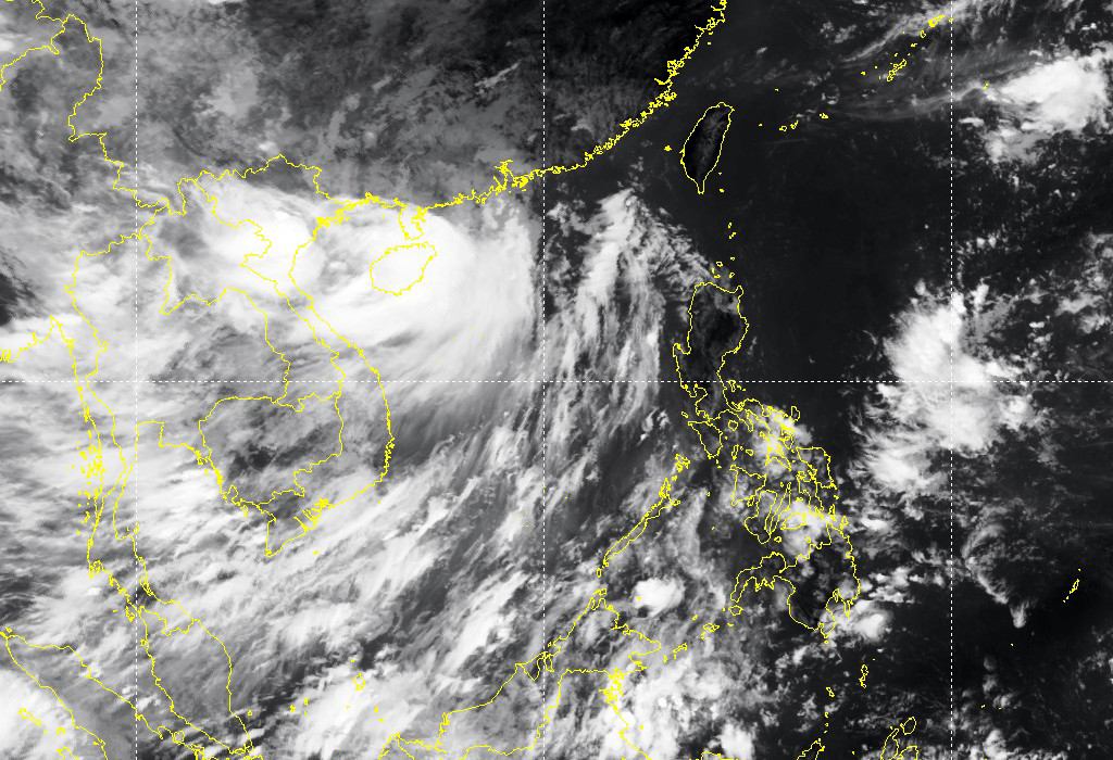 Ứng phó bão: Ven biển bắn pháo hiệu, miền núi sẵn sàng sơ tán 135.000 dân