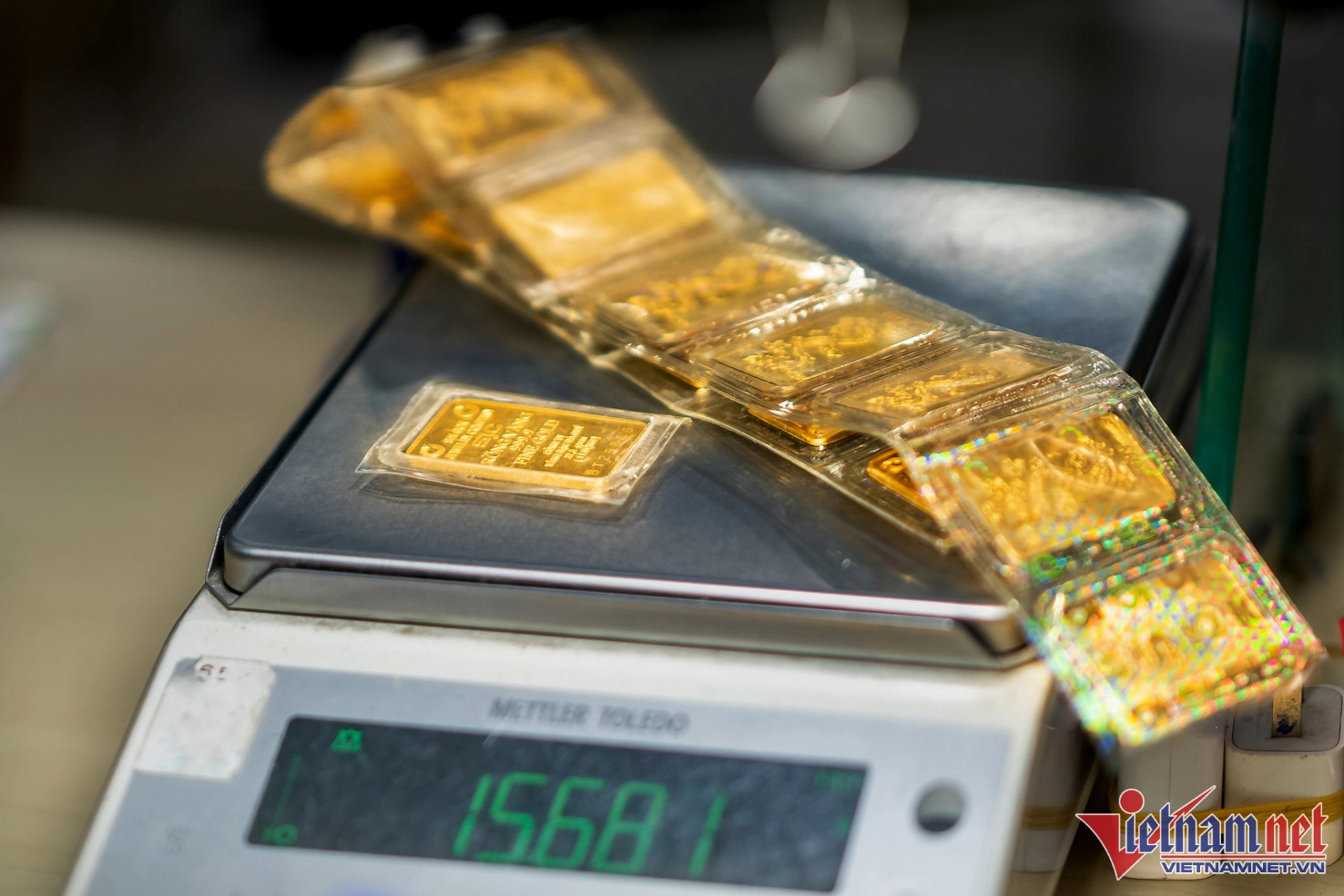 Giá vàng giảm sốc, bỏ xa mốc 67 triệu đồng/lượng