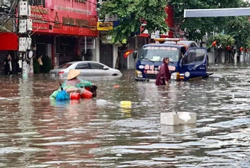 Mưa vần vũ sau bão số 3, Hải Phòng chìm trong biển nước