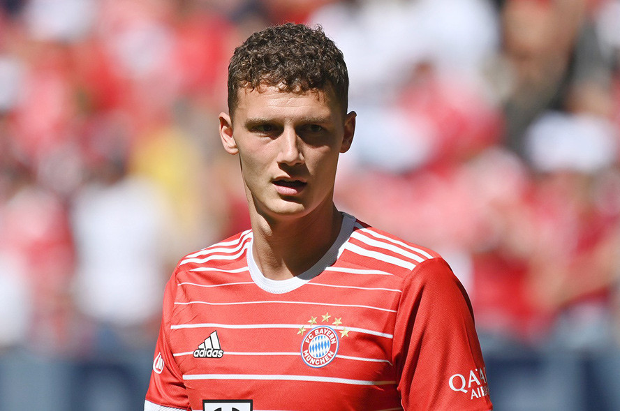 MU ngã giá mua Pavard, Bayern đáp trả phũ phàng