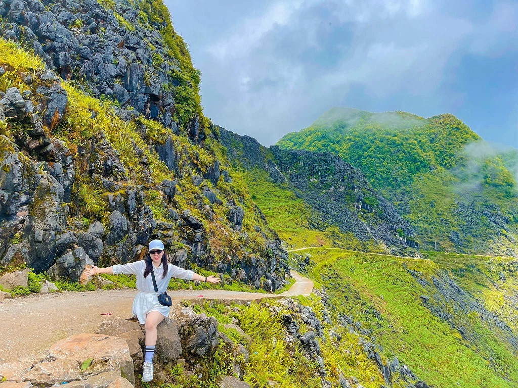 Single mother with one leg completes arduous journey in Ha Giang