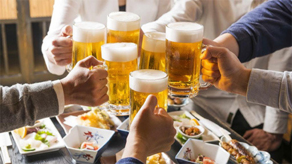 Uống rượu bia quá đà, cẩn trọng viêm tụy cấp